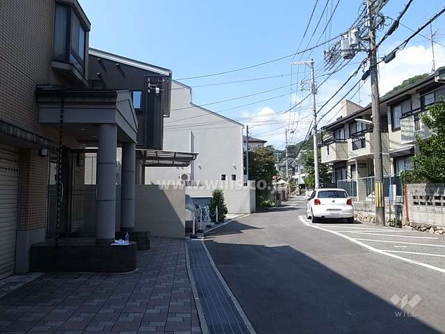 敷地北側の前面道路