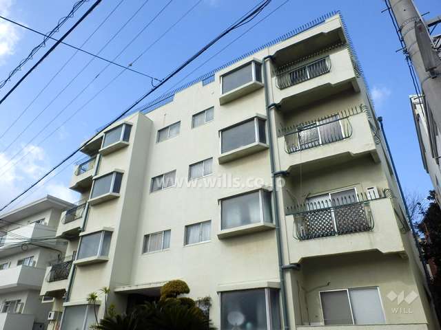 牛神コーポの外観（南東側から）