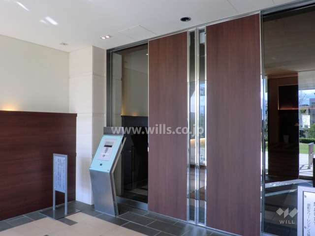 エントランスはオートロック付きです。