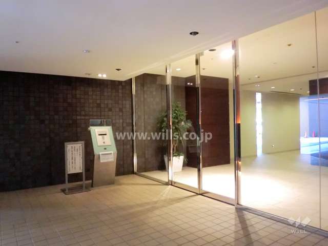 駐車場にあるエントランス