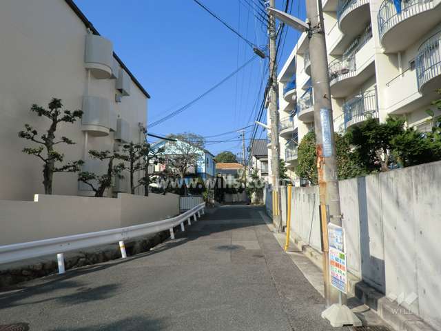 敷地東側の前面道路