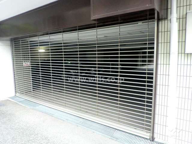 駐車場出入り口（リングシャッター付き）