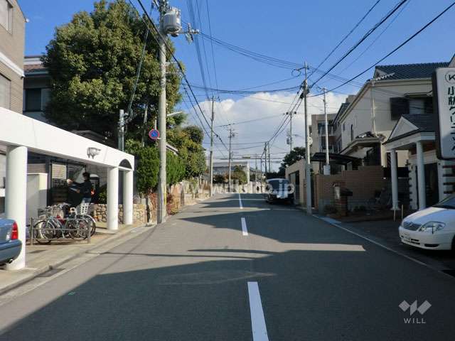 敷地南側の前面道路