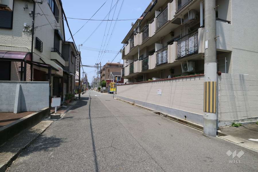 敷地南側の前面道路
