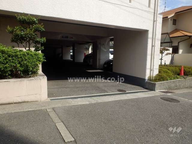 駐車場出入り口