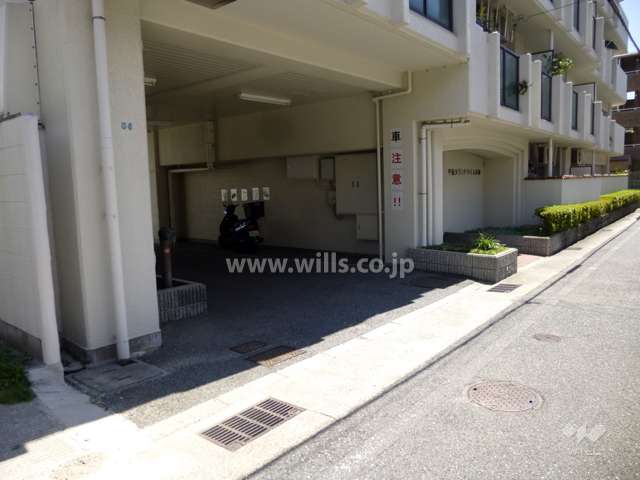 駐車場出入り口