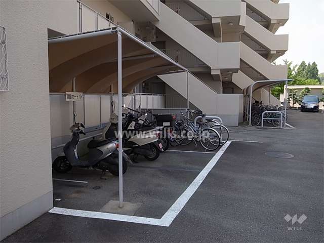 バイク置き場、駐輪場