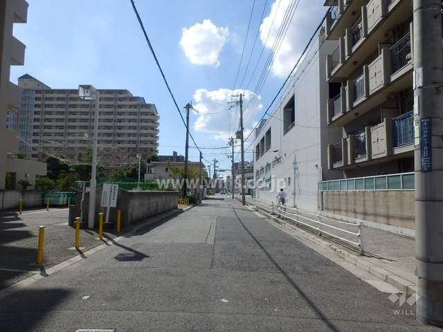 敷地南側の前面道路