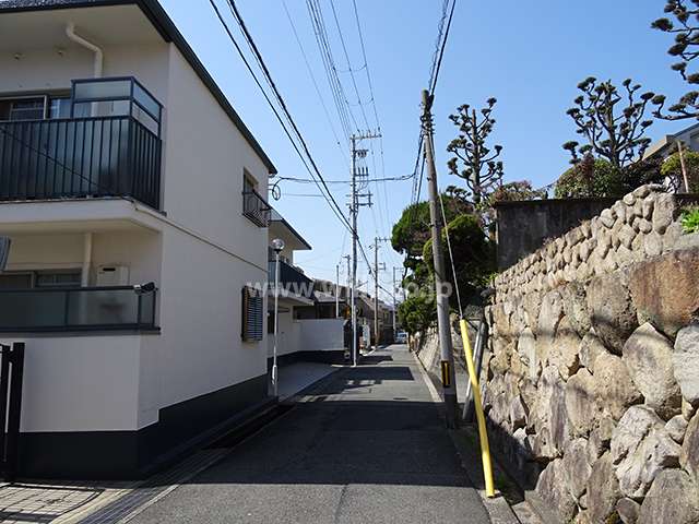 敷地北側の前面道路