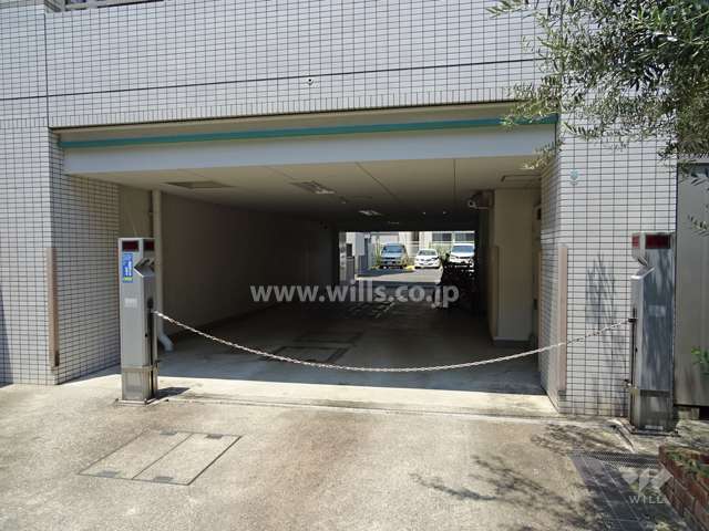 駐車場出入り口（ロボットゲート付き）