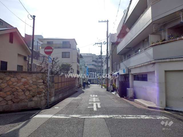 敷地東側の前面道路