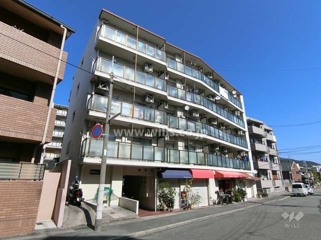 甲南本山ハイムの外観（南西側から）