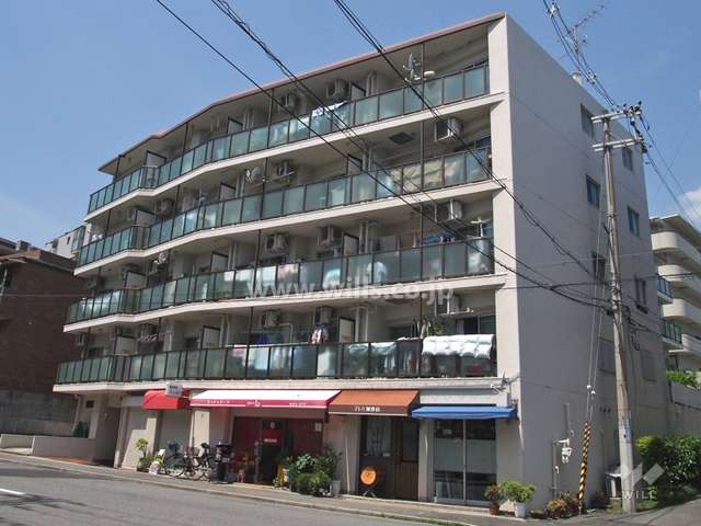 甲南本山ハイムの外観（南東側から）