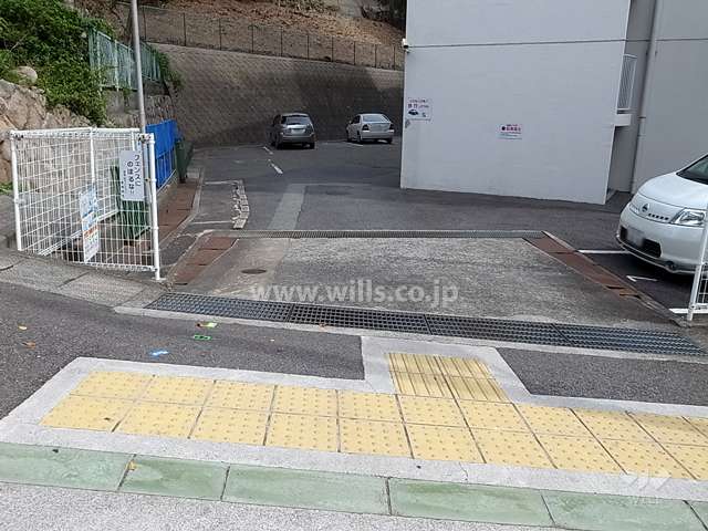 駐車場出入り口