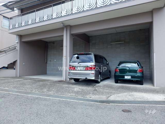 2号棟の敷地内駐車場（平面式）
