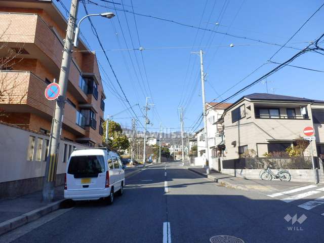 敷地東側の前面道路