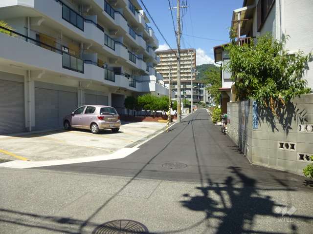 敷地東側の前面道路