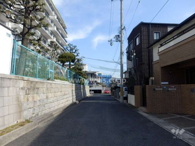 敷地南側の前面道路