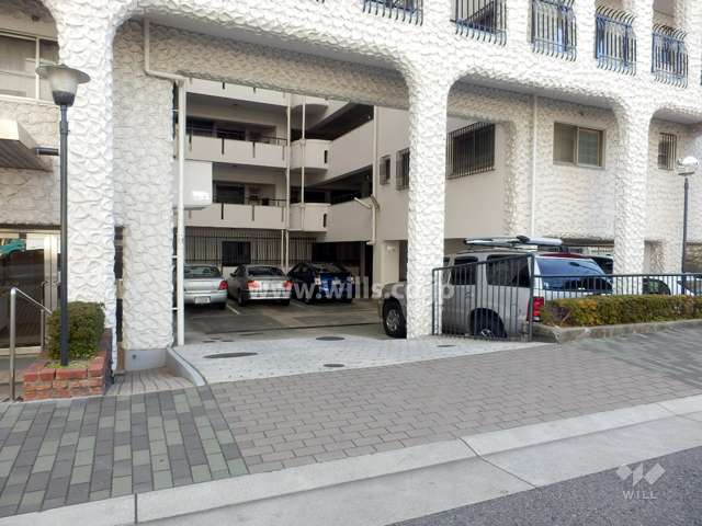 駐車場出入り口