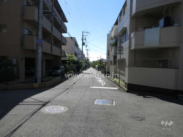 敷地南東側の前面道路