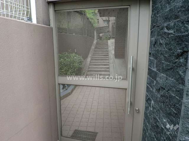 駐輪場入り口