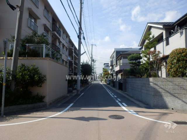 敷地北側の前面道路