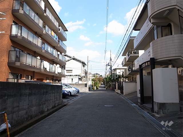 敷地南側の前面道路
