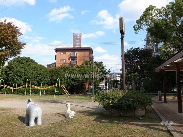敷地の西側には公園があります。