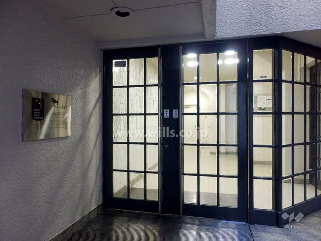 エントランスはオートロック付きです。