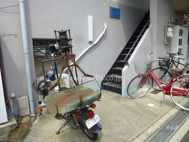 住戸入り口（共用ポスト）