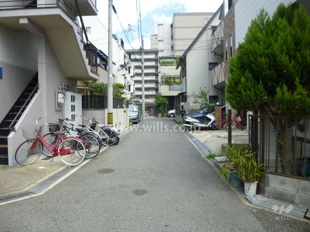 敷地南側の前面道路