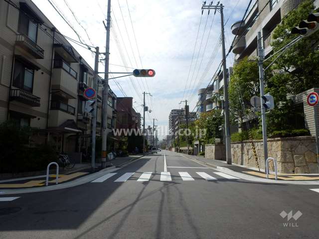 敷地南側の前面道路