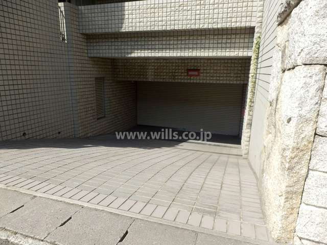 駐車場出入り口（ゲート付き）