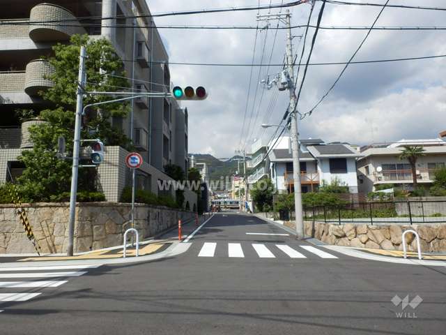 敷地東側の前面道路