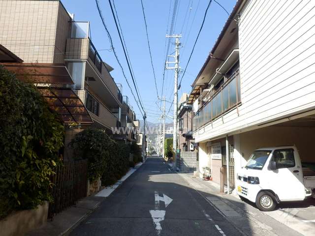 敷地東側の前面道路