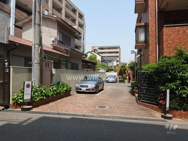 駐車場出入り口