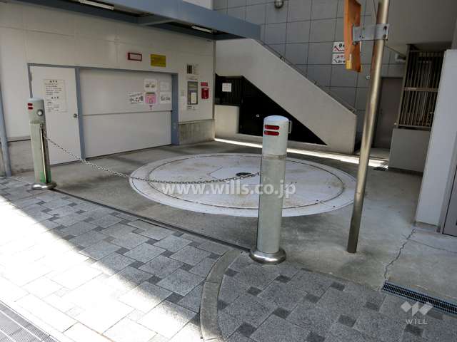 駐車場出入り口（ロボットゲート付き）