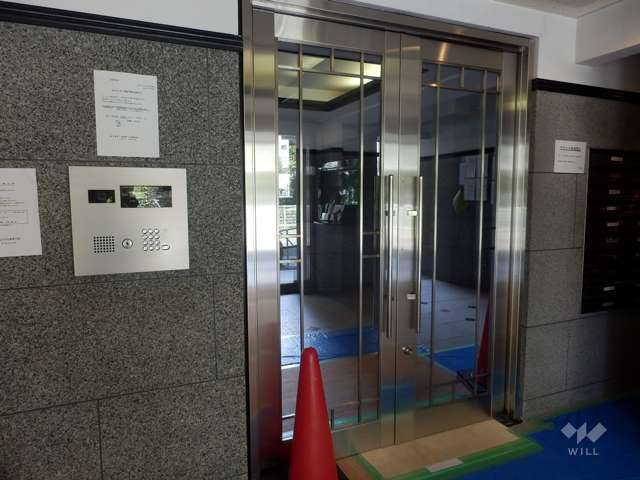 エントランスはオートロック付きです。