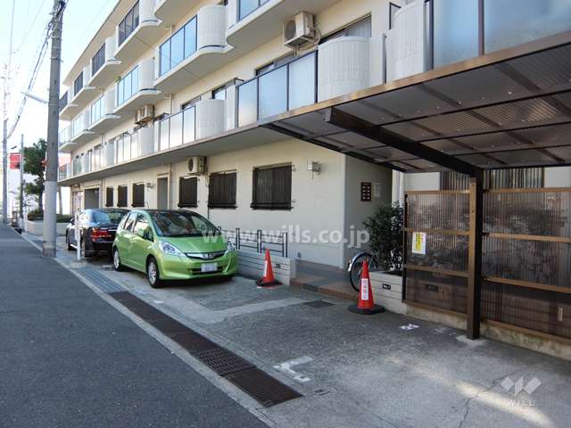 敷地内駐車場（屋外平面式）