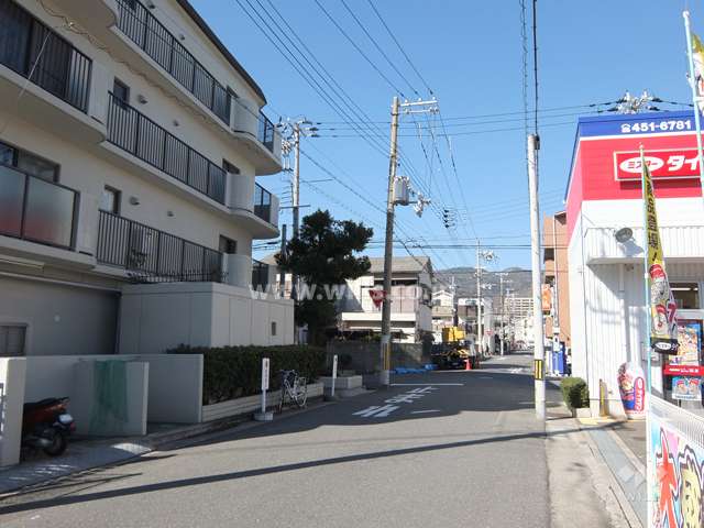 敷地東側の前面道路