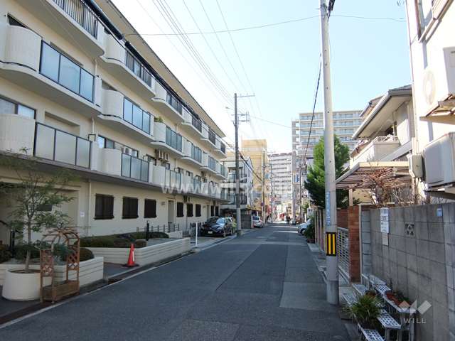 敷地北側の前面道路
