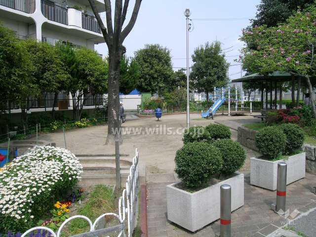 敷地の南側にある公園