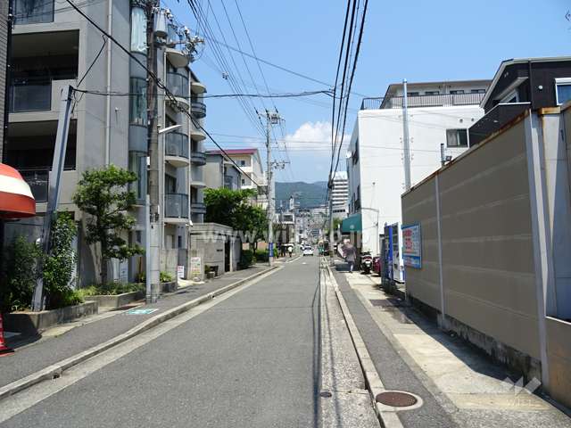 敷地東側の前面道路