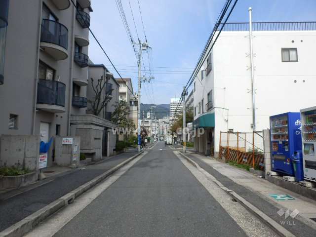 敷地東側の前面道路