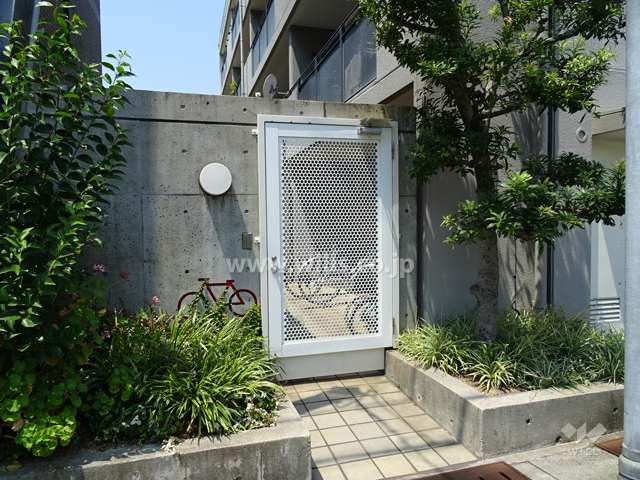 駐輪場出入り口
