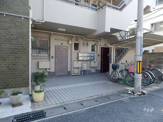 住戸入り口（共用ポスト）
