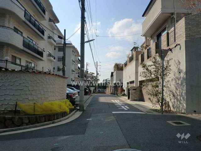 敷地北側の前面道路