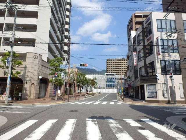 敷地東側の前面道路