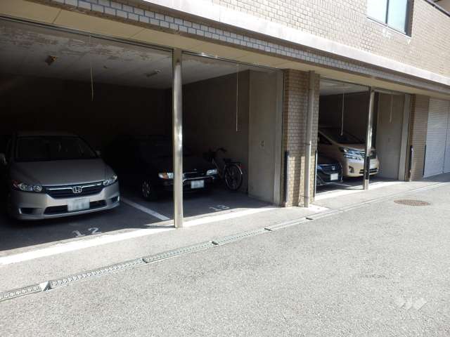 敷地内駐車場（屋内平面式）