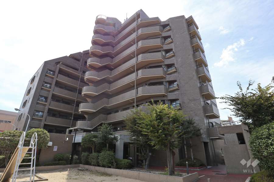 本山グランドハイツの外観（北東側から）